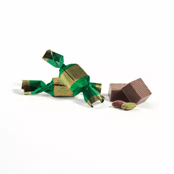Chokladpralin med krämig pistagefyllning